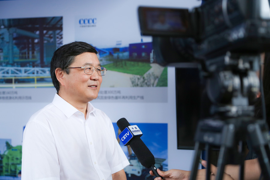 山美股份董事長楊安民接受中國教育電視臺采訪，談建筑垃圾資源化處理