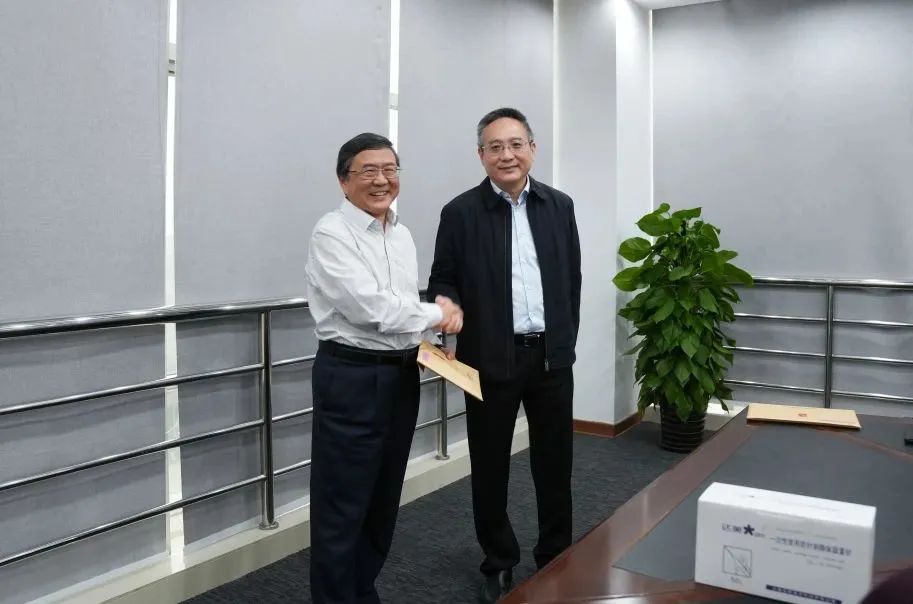 奉賢區(qū)人大常委會(huì)黨組書(shū)記、主任張培榮一行蒞臨上海山美股份開(kāi)展“優(yōu)環(huán)境、穩(wěn)經(jīng)濟(jì)”大走訪大調(diào)研