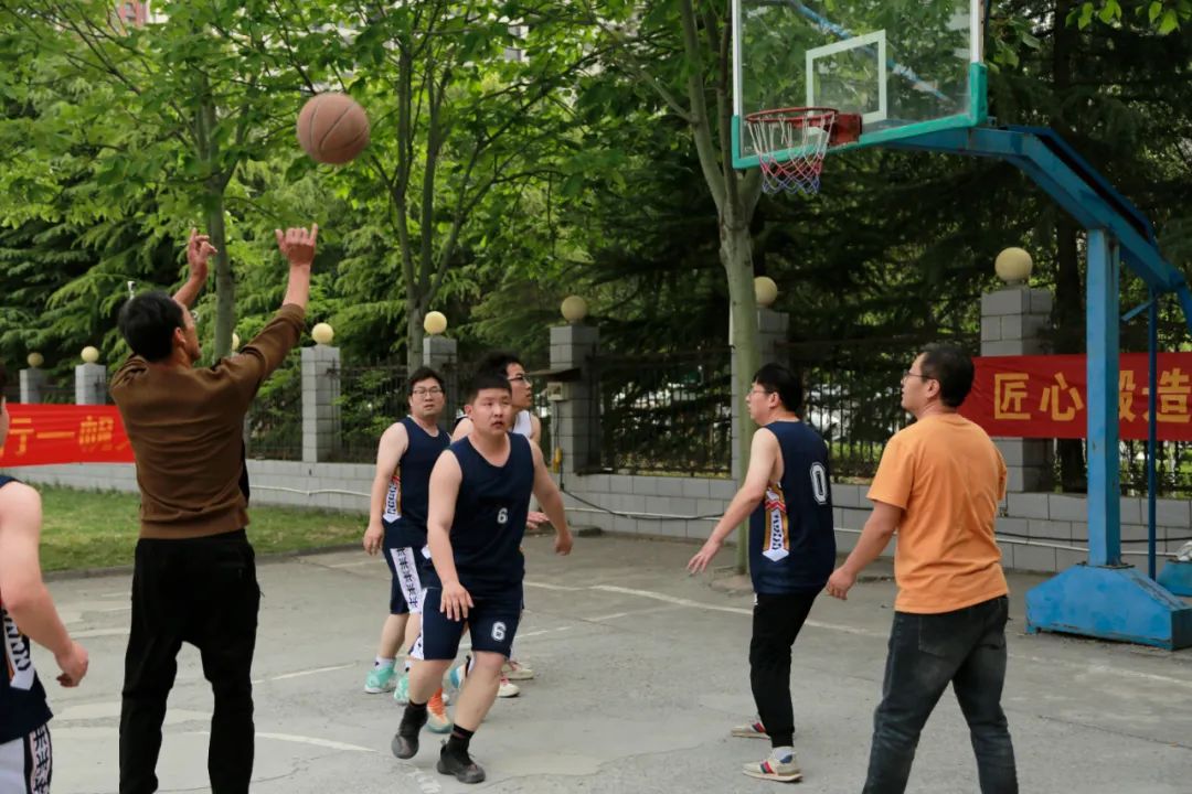 上海山美股份2025春季運動會火熱啟幕！拔河、籃球預(yù)賽燃情開戰(zhàn)